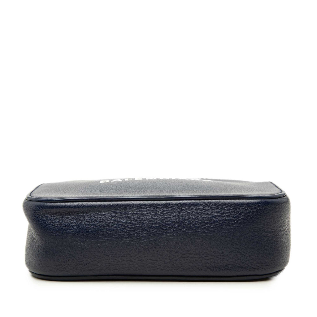 sc:https://storage.googleapis.com/luxclusif-photos-sku/0VDFXX685OOOJB8I/0VDFXX685OOOJB8I_3.jpg