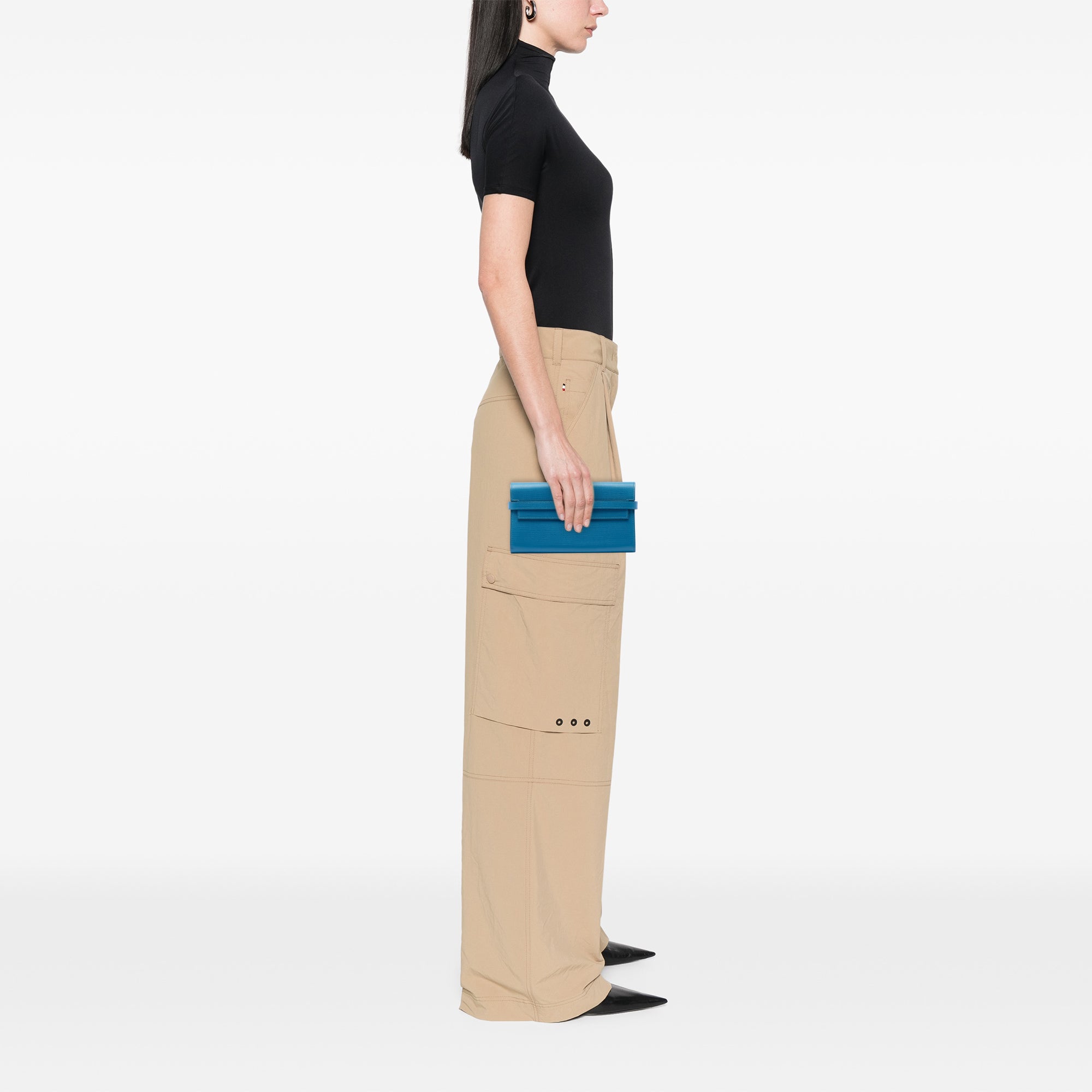 sc:https://storage.googleapis.com/luxclusif-photos-sku/23OY2CINJE8K6FH7/23OY2CINJE8K6FH7_6.jpg
