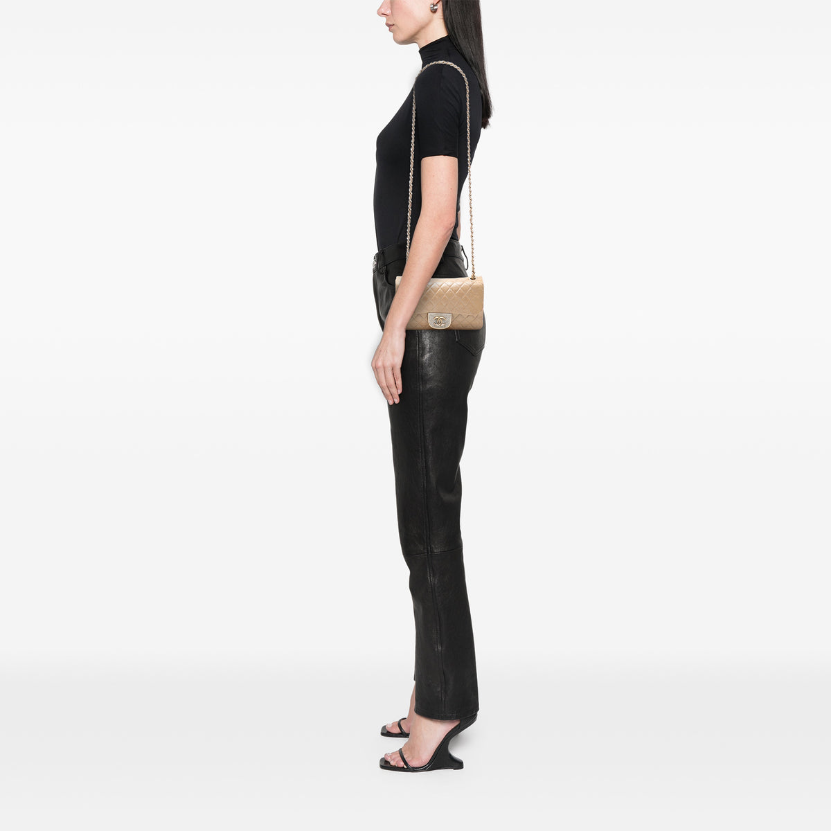 sc:https://storage.googleapis.com/luxclusif-photos-sku/5E9XYDLGYY5UMN98/5E9XYDLGYY5UMN98_7.jpg