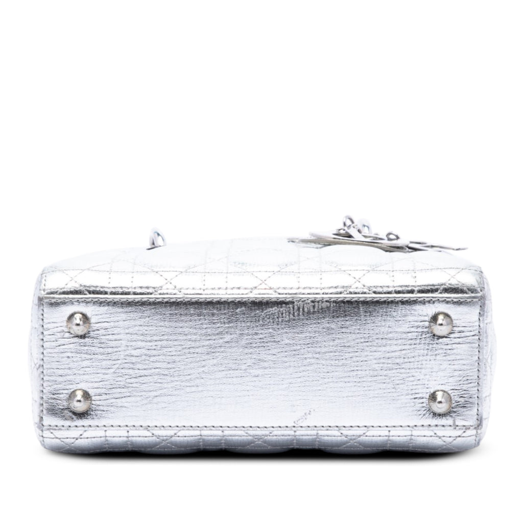 sc:https://storage.googleapis.com/luxclusif-photos-sku/CHDHLIJ50HBVKV4R/CHDHLIJ50HBVKV4R_3.jpg