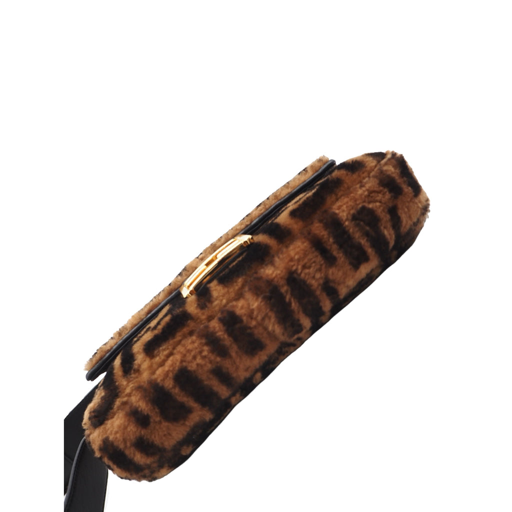 sc:https://storage.googleapis.com/luxclusif-photos-sku/CKQKAQBTPC1D5WPK/CKQKAQBTPC1D5WPK_8.jpg