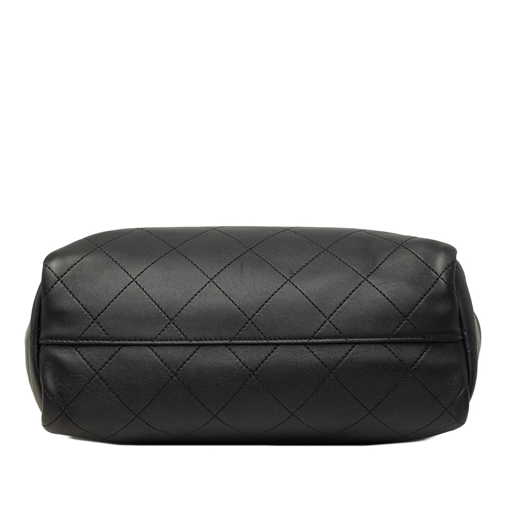 sc:https://storage.googleapis.com/luxclusif-photos-sku/EW8UK2Y6U021B1NW/EW8UK2Y6U021B1NW_3.jpg