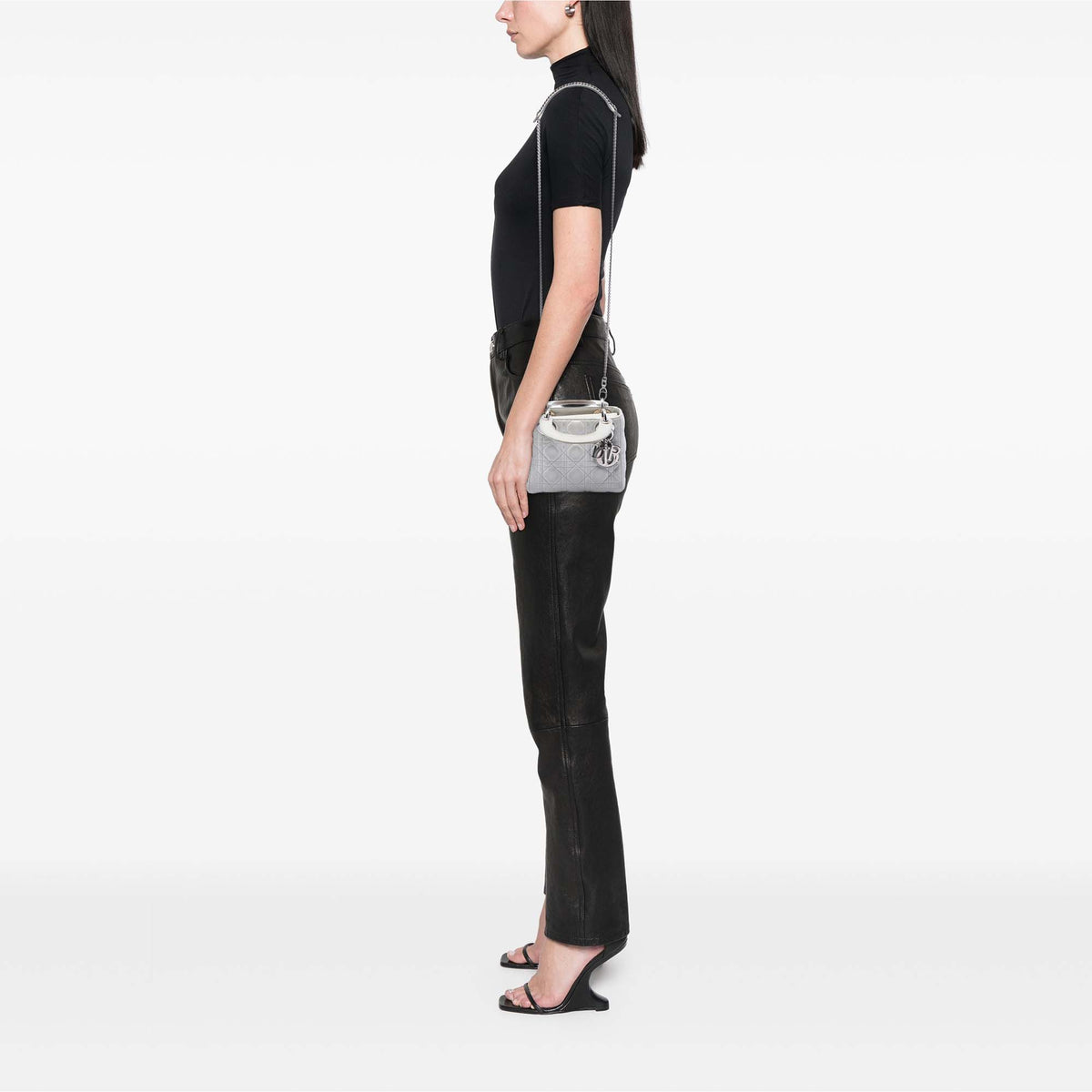 sc:https://storage.googleapis.com/luxclusif-photos-sku/G73371QGDODLE6BD/G73371QGDODLE6BD_6.jpg
