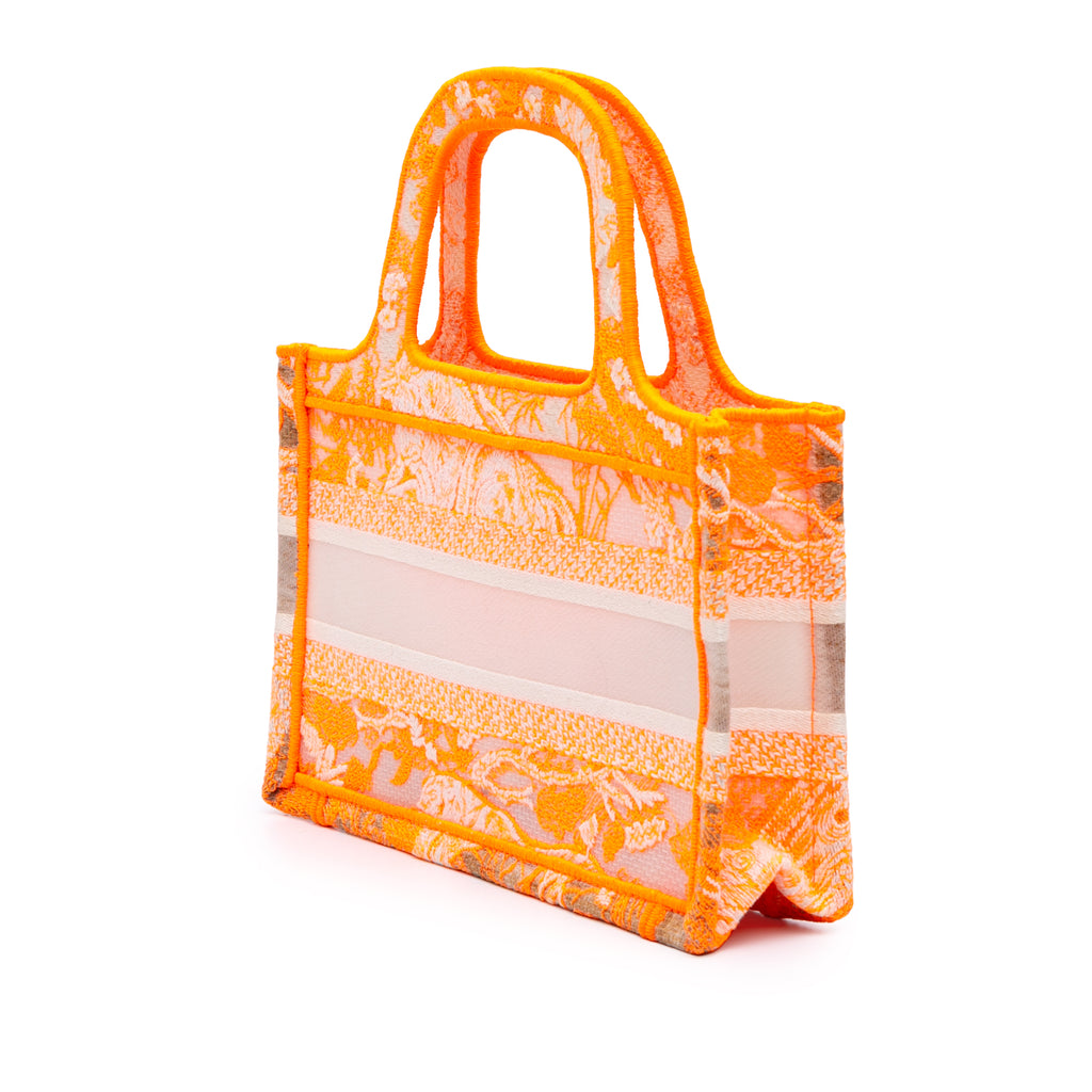 sc:https://storage.googleapis.com/luxclusif-photos-sku/GTGAET1FLLIMRK75/GTGAET1FLLIMRK75_2.jpg
