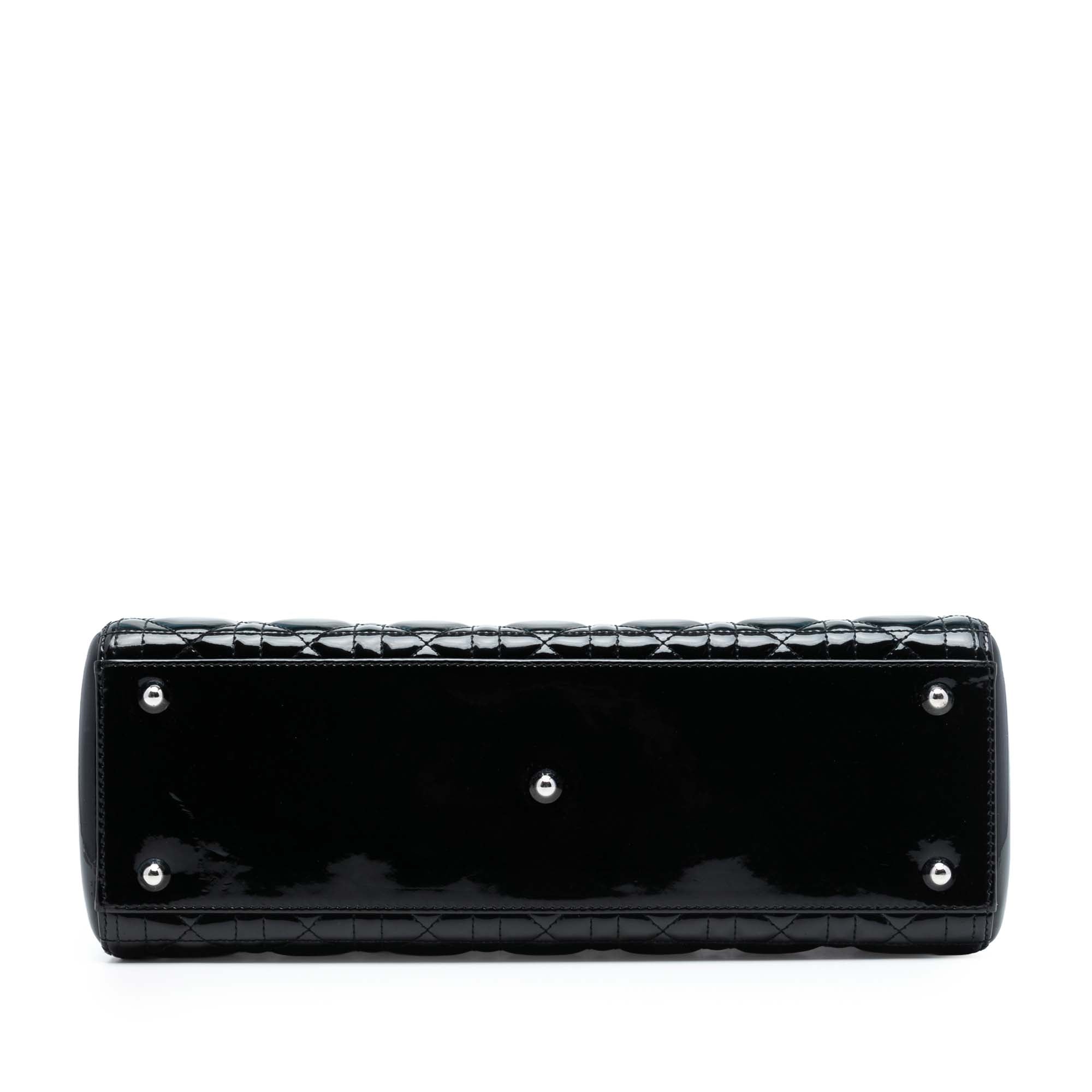 sc:https://storage.googleapis.com/luxclusif-photos-sku/HY4VY8NKWNKVFGWN/HY4VY8NKWNKVFGWN_3.jpg
