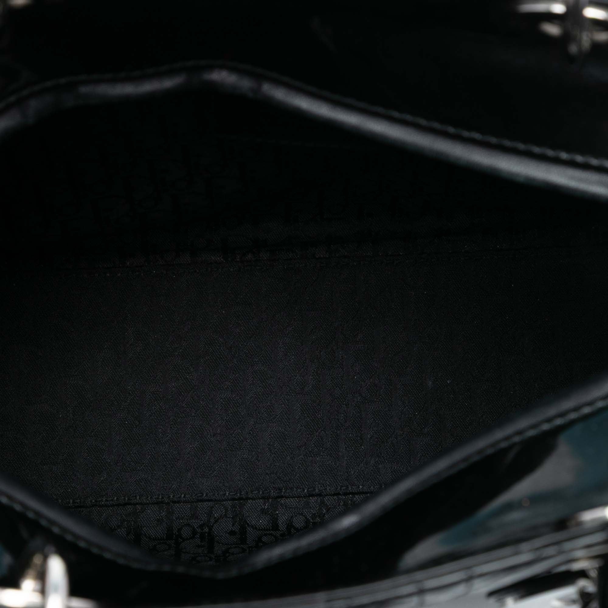sc:https://storage.googleapis.com/luxclusif-photos-sku/HY4VY8NKWNKVFGWN/HY4VY8NKWNKVFGWN_4.jpg