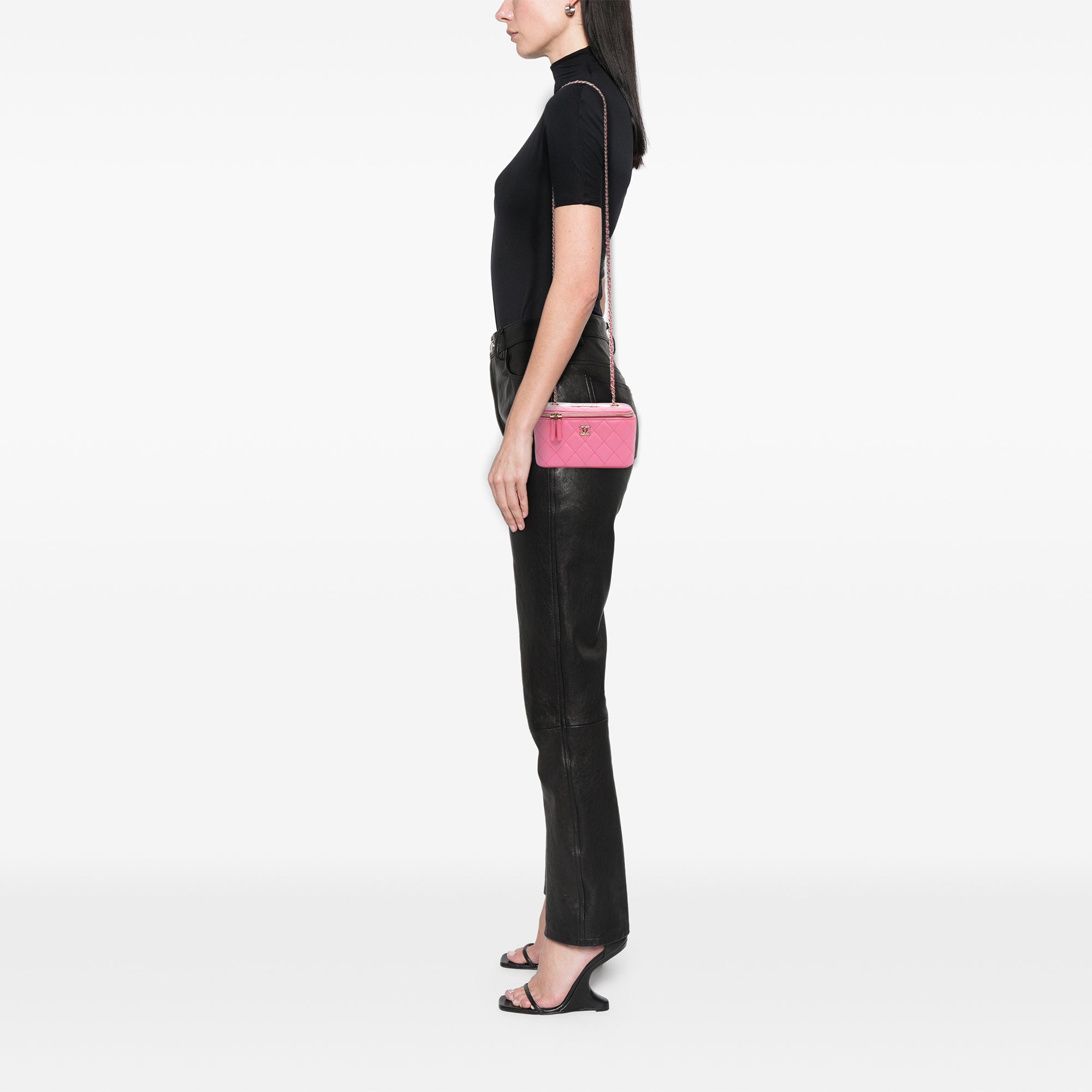 sc:https://storage.googleapis.com/luxclusif-photos-sku/OWJL9BKZ58J8RH6A/OWJL9BKZ58J8RH6A_6.jpg