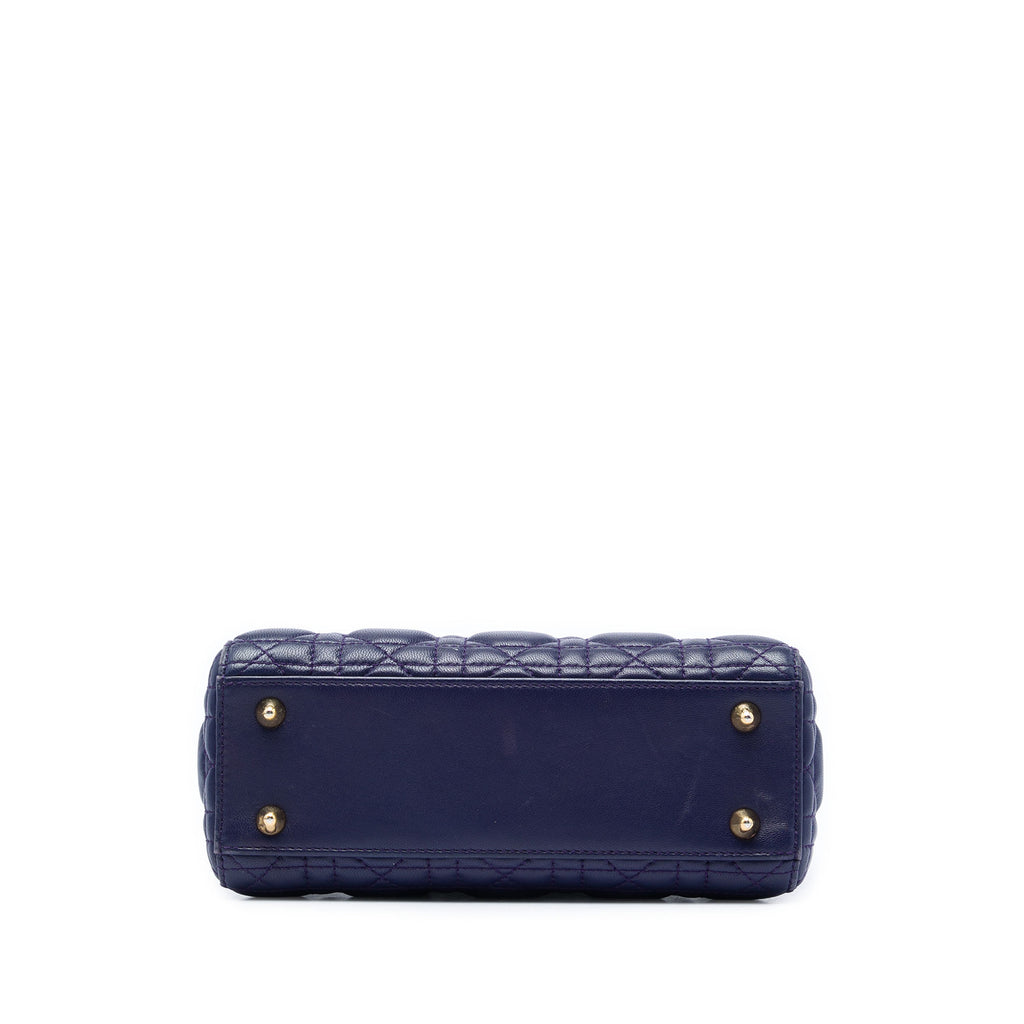 sc:https://storage.googleapis.com/luxclusif-photos-sku/QOZQC0D7ARC3BGGJ/QOZQC0D7ARC3BGGJ_3.jpg