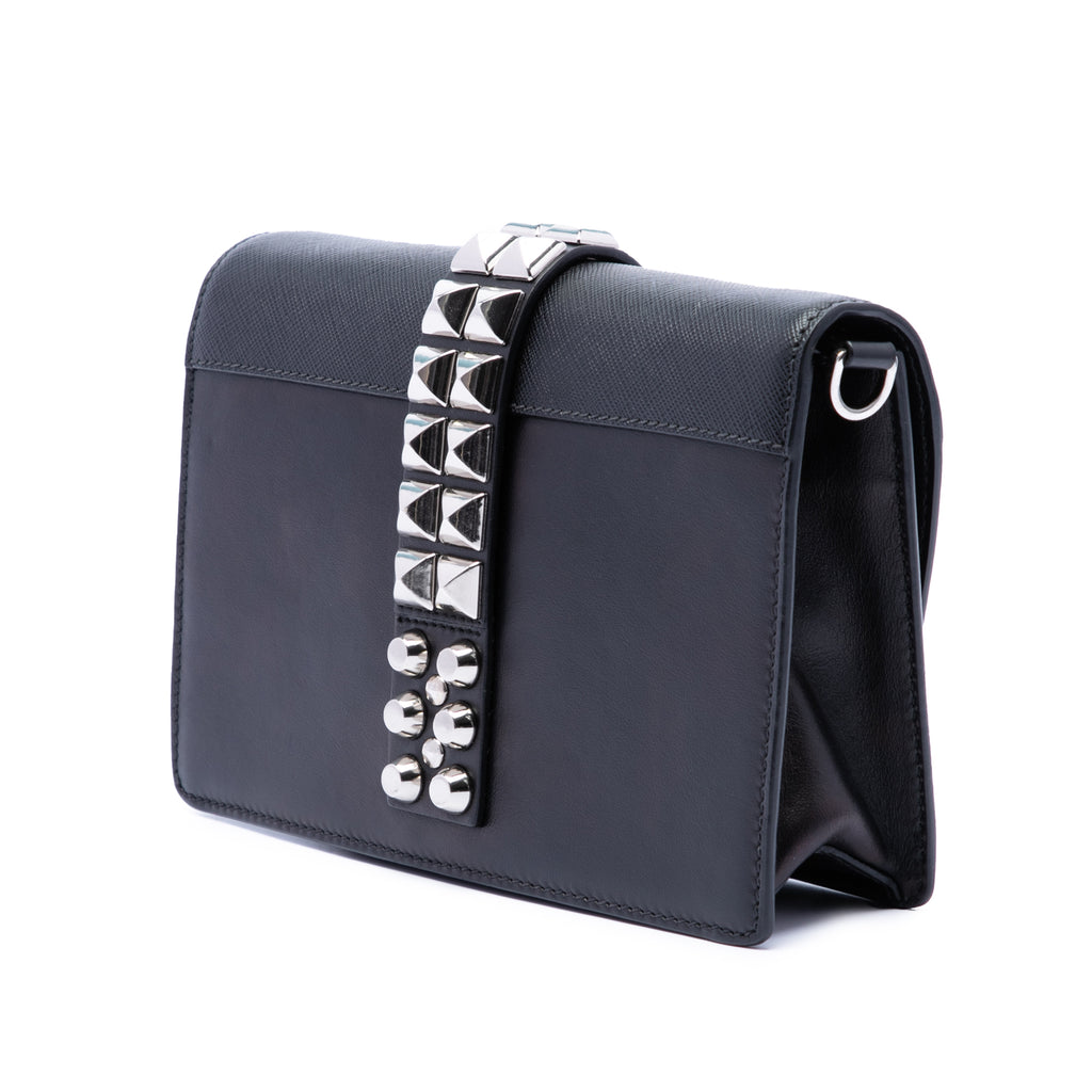 sc:https://storage.googleapis.com/luxclusif-photos-sku/R716RBVTBN3HYNW0/R716RBVTBN3HYNW0_2.jpg