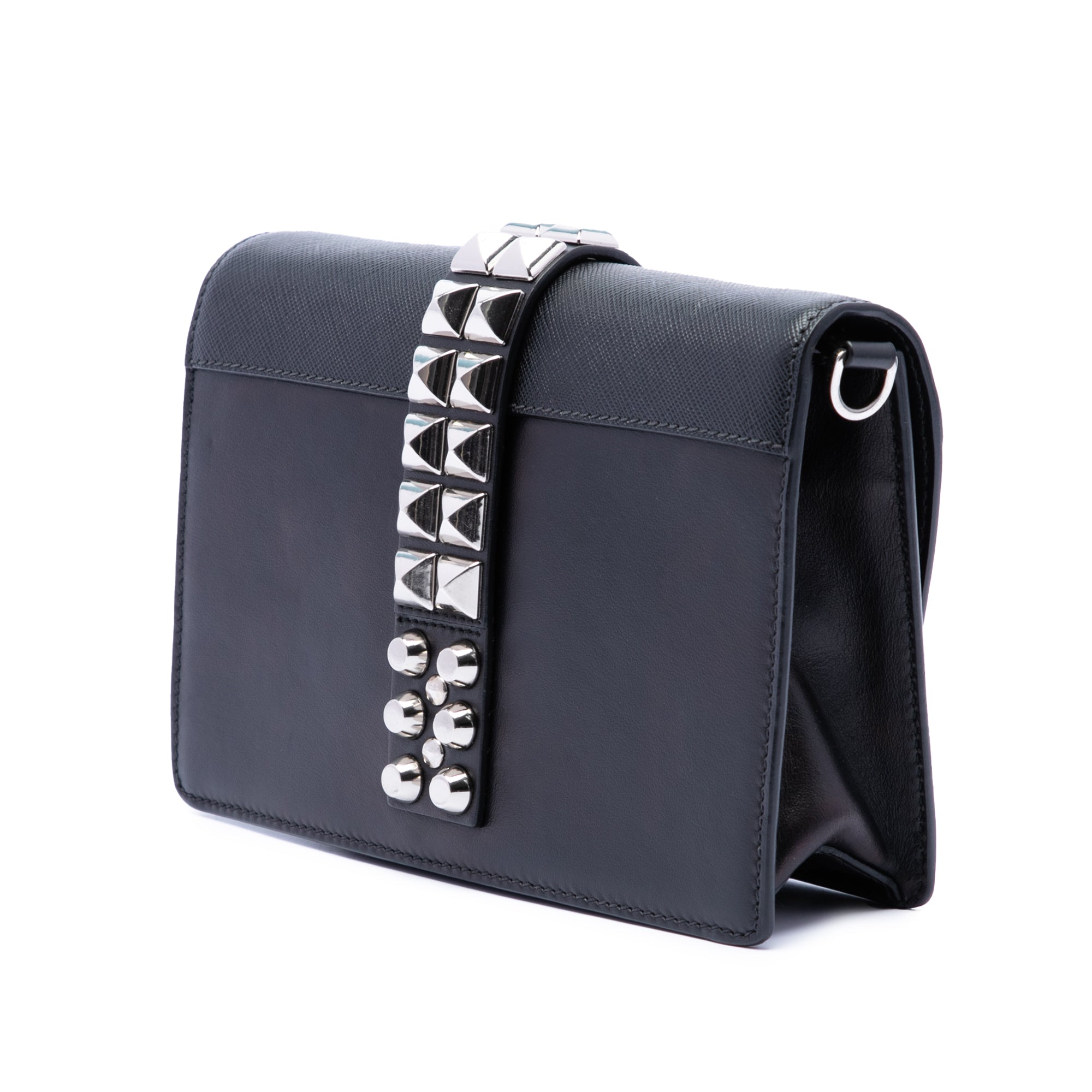 sc:https://storage.googleapis.com/luxclusif-photos-sku/R716RBVTBN3HYNW0/R716RBVTBN3HYNW0_2.jpg