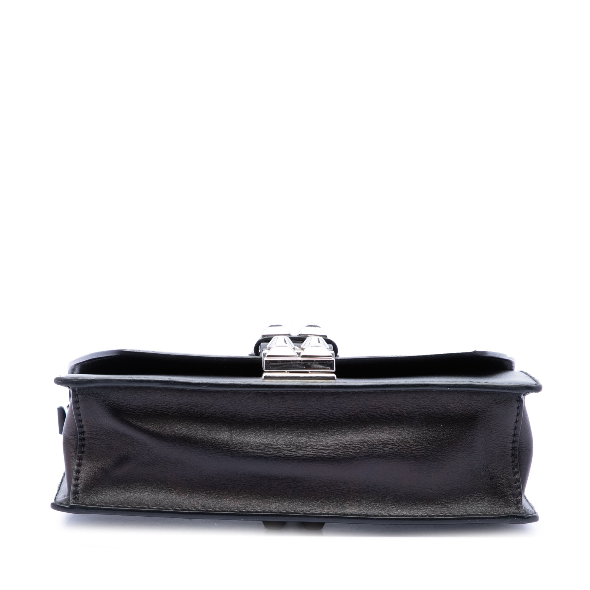sc:https://storage.googleapis.com/luxclusif-photos-sku/R716RBVTBN3HYNW0/R716RBVTBN3HYNW0_3.jpg