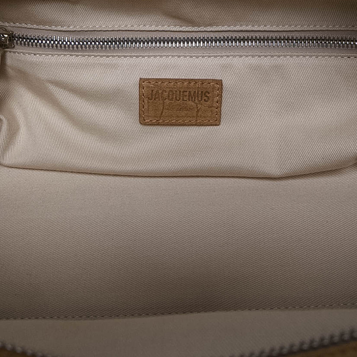 sc:https://storage.googleapis.com/luxclusif-photos-sku/TMJV0YJZL34JDCT0/TMJV0YJZL34JDCT0_4.jpg
