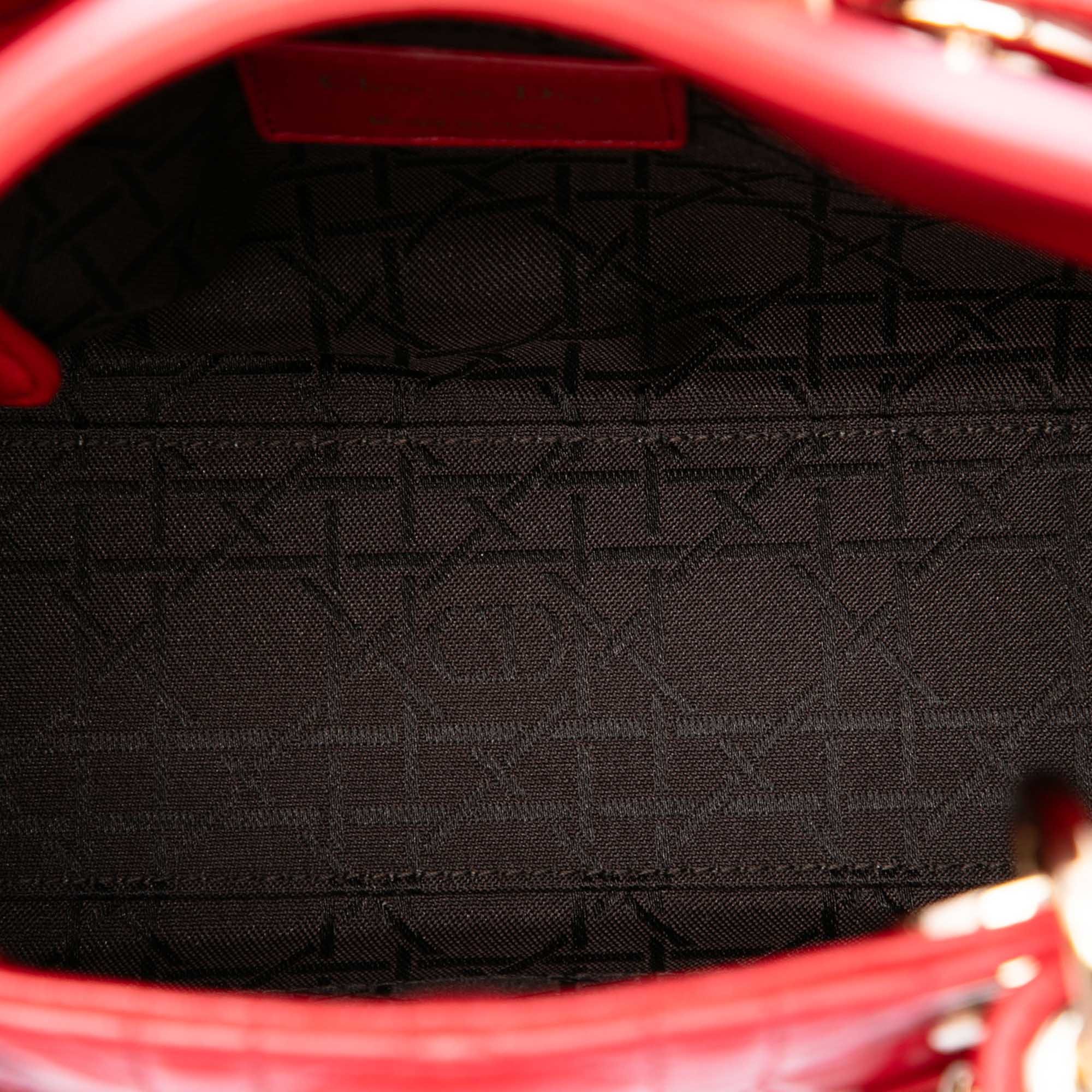 sc:https://storage.googleapis.com/luxclusif-photos-sku/VNY0OA8PUD74SF3K/VNY0OA8PUD74SF3K_4.jpg