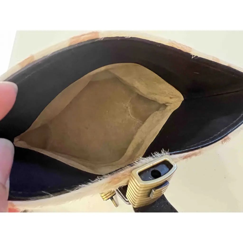 sc:https://old.stylecycle.gr/media/catalog/product/b/e/beige-leather-bottega-veneta-clutch-bag-26368975-5_2.jpg