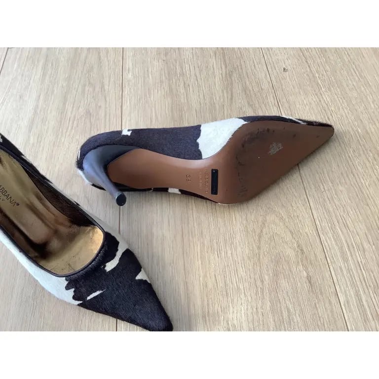 sc:https://old.stylecycle.gr/media/catalog/product/b/r/brown-faux-fur-dolce-gabbana-heels-41279768-4_2.jpg