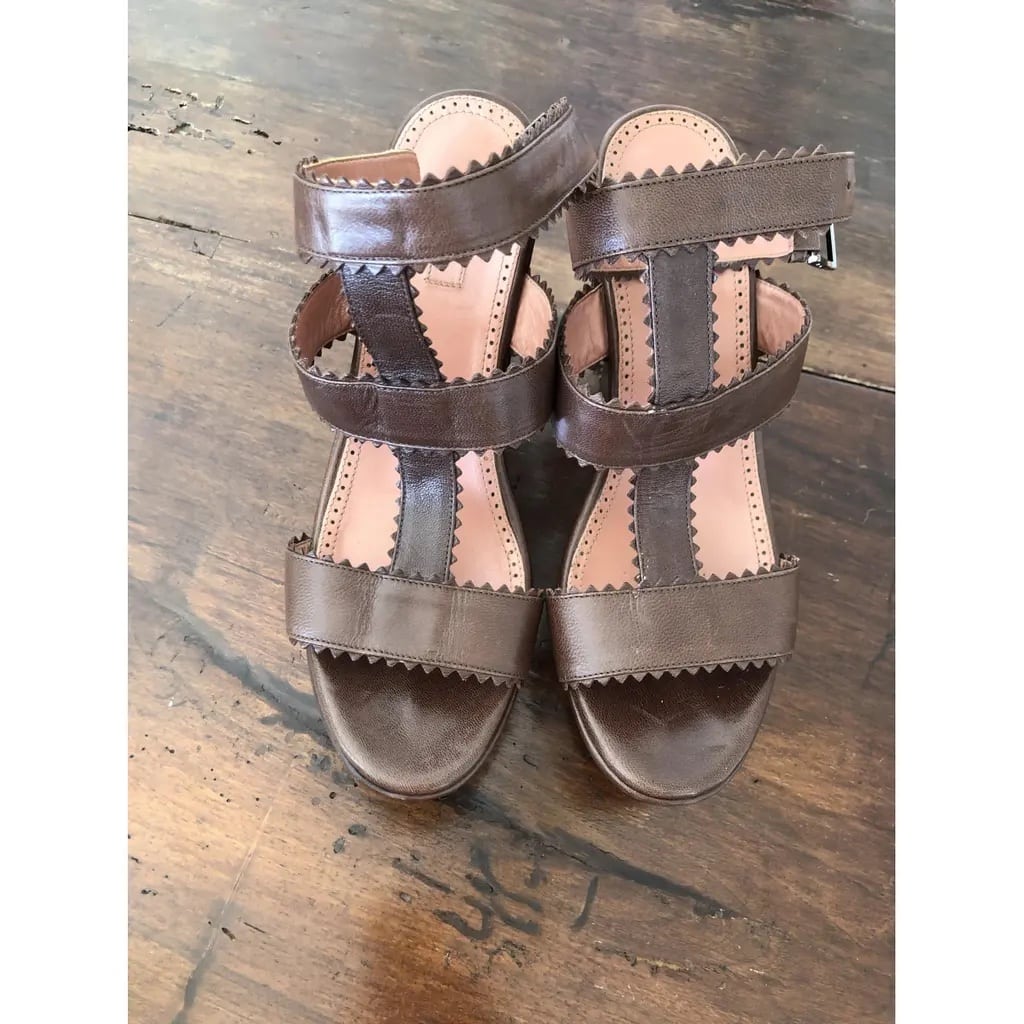 sc:https://old.stylecycle.gr/media/catalog/product/b/r/brown-leather-alaia-sandals-18406618-2_3.jpg