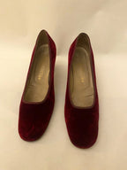 sc:/b/r/bruno_magli_velvet_heels2.jpg