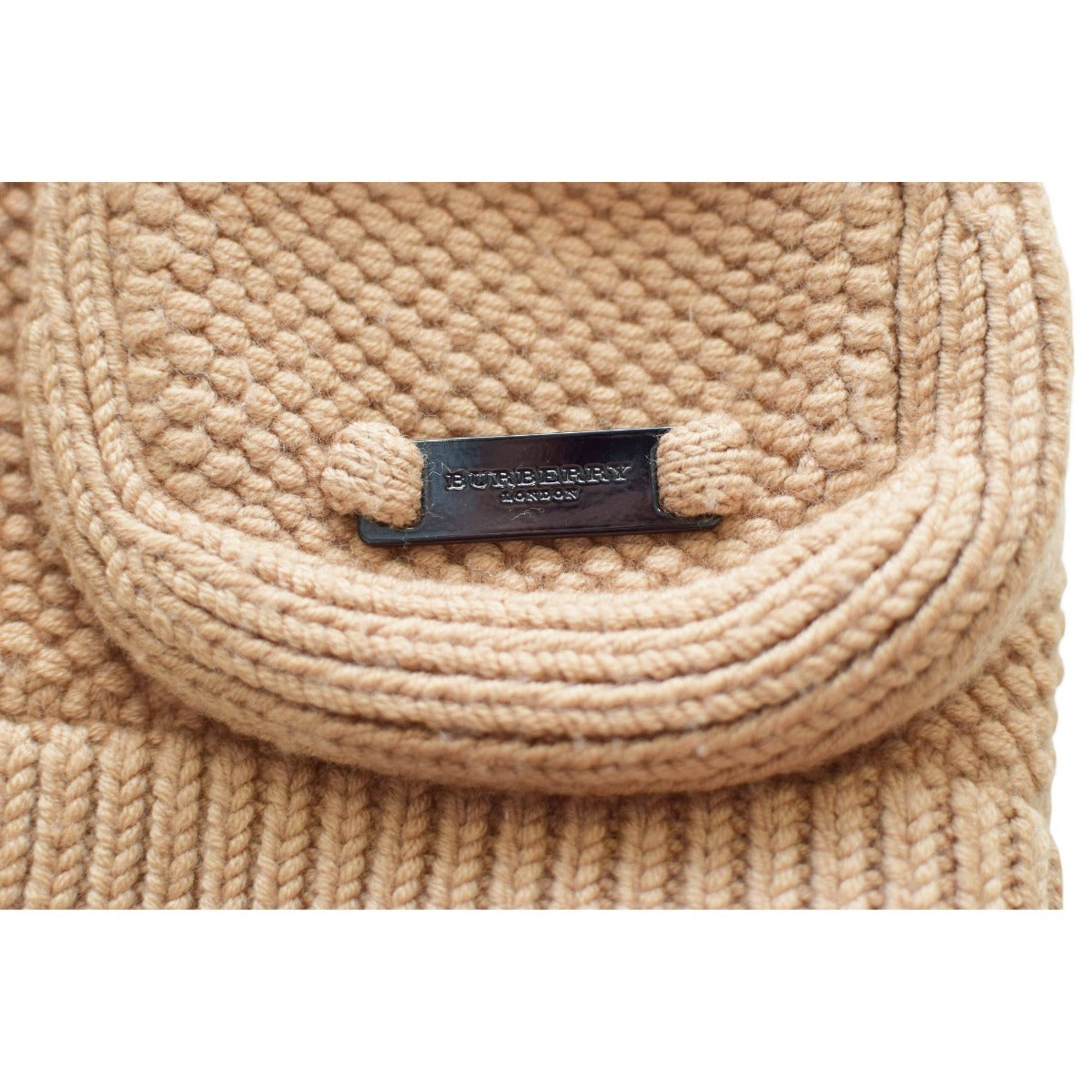 sc:/b/u/burberry_beige_cardigan5.jpg