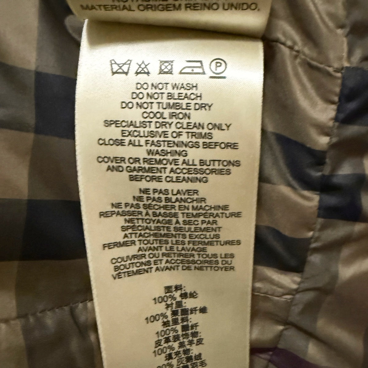 sc:/b/u/burberry_jacket_details2.jpg