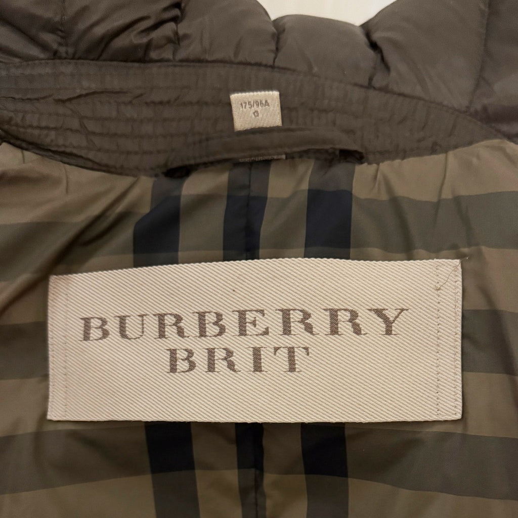 sc:/b/u/burberry_jacket_details3.jpg
