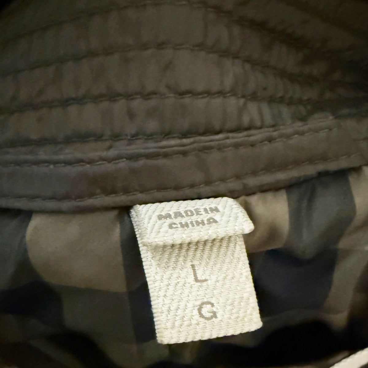 sc:/b/u/burberry_jacket_details4.jpg
