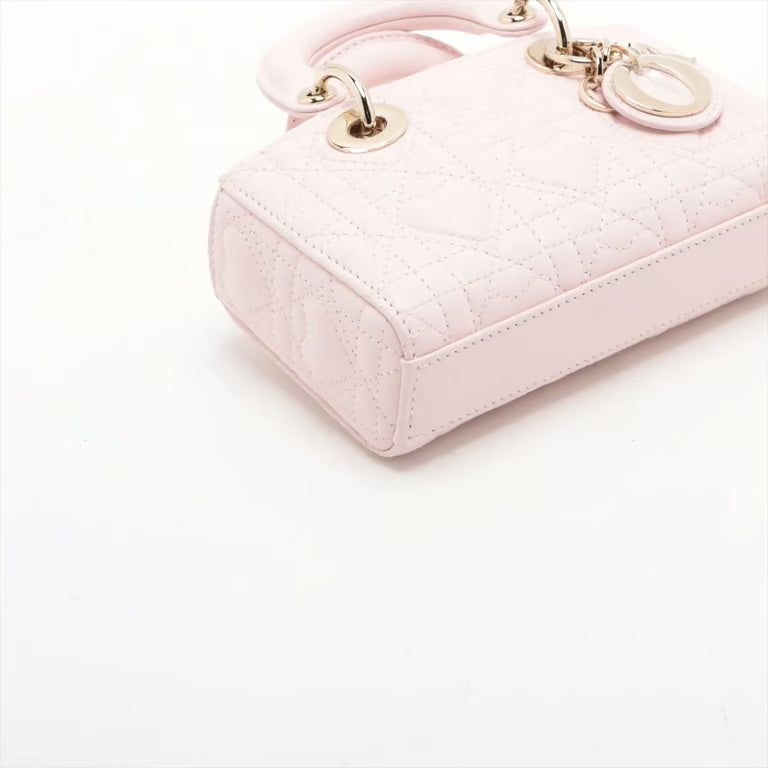 sc:https://stylecycle.gr/media/catalog/product/l/a/lady_dior_pink_4.jpg